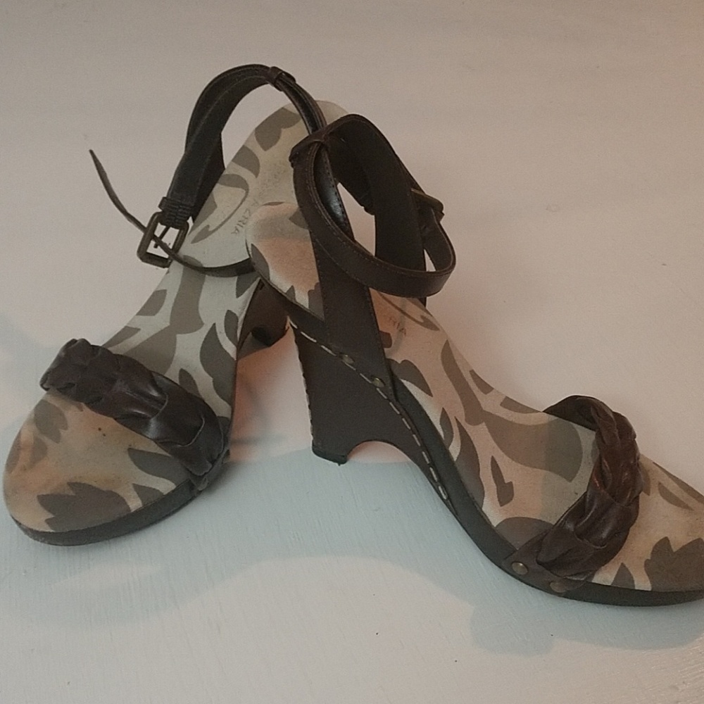 BCBG Max Azaria Brown Leather Sandals